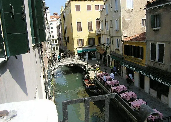 Vip And Rialto Bridge *