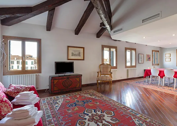 Vip And Rialto Bridge *