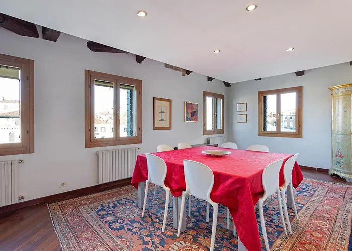 Vip And Rialto Bridge