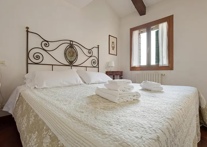 Vip And Rialto Bridge * البندقية