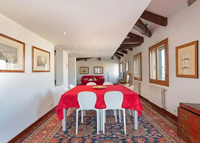 Vip And Rialto Bridge البندقية