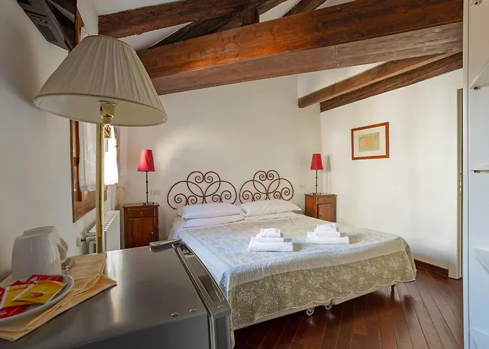 Vip And Rialto Bridge * البندقية