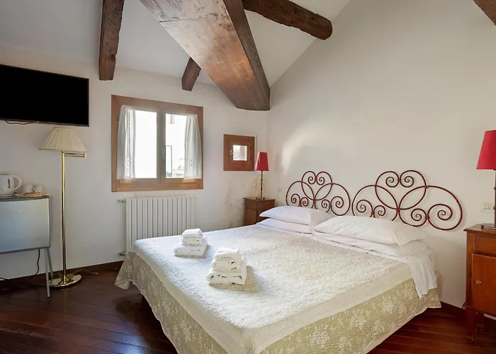 Vip And Rialto Bridge