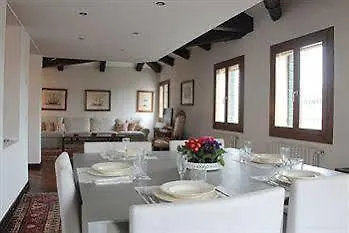 Vip And Rialto Bridge *