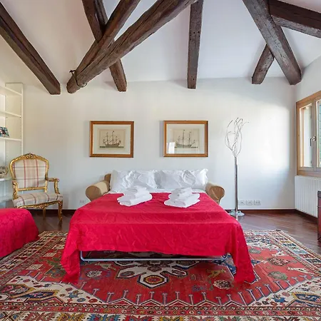 Vip And Rialto Bridge Apartment